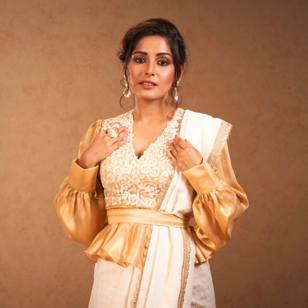 20+ Beautiful Floral Blouses Patterns That Are In Vogue