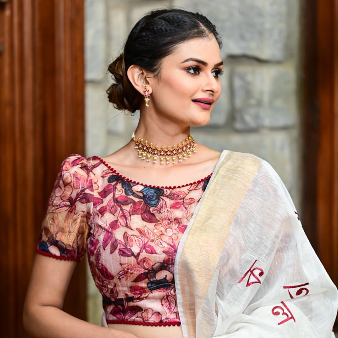 20+ Beautiful Floral Blouses Patterns That Are In Vogue