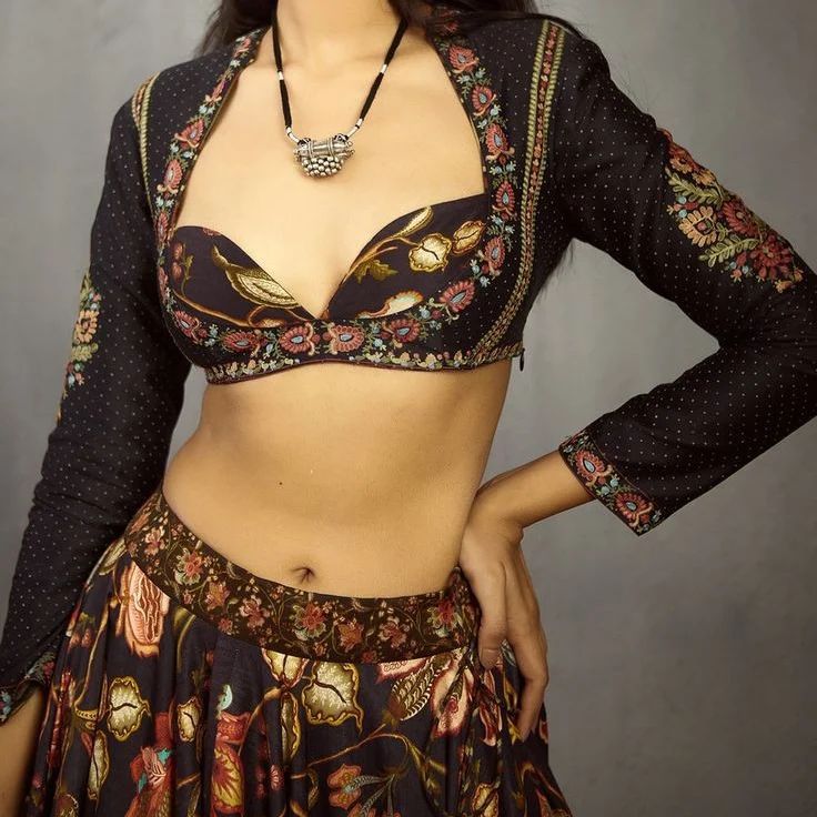 40+ Fashionable Front Neck Blouse Designs for 2024