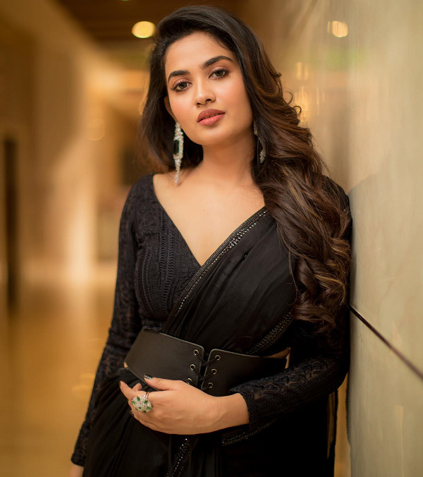 35+ Stylish Full Sleeve Blouse Designs You'll Love 2024