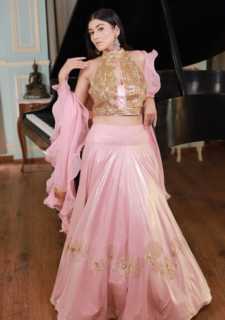 15 Trendy Halter Neck Blouses for Women 2024