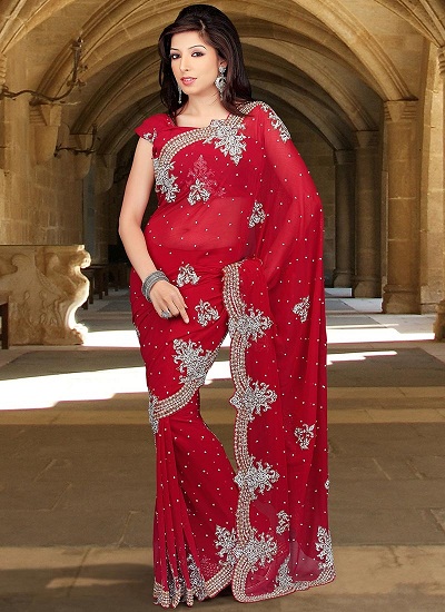 25 Stunning Red Sarees for Ultimate Glam Look 2024